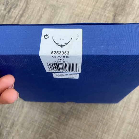 BNIB Swarovski Necklace Earrings Full Set - Picture 2 of 6